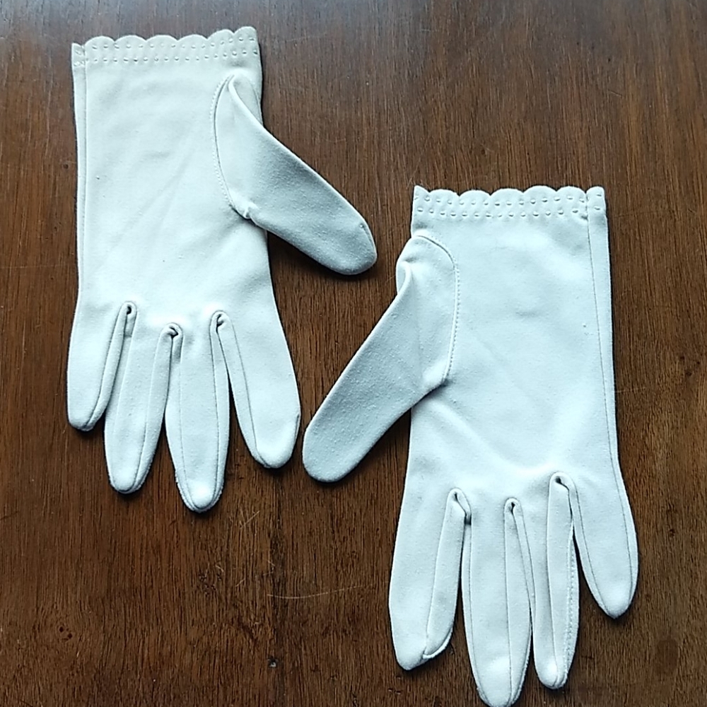 Vintage Cloth Gloves - Picture 2 of 3